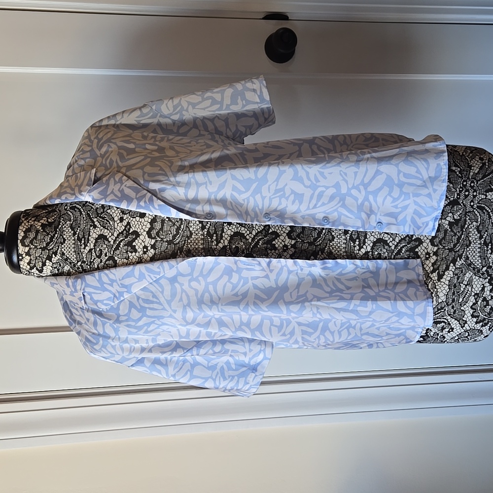 Last Chance - Express Light Blue Floral Short Sleeve Button Down Shirt | Size M